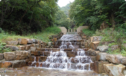계류 사방 구조물 전경