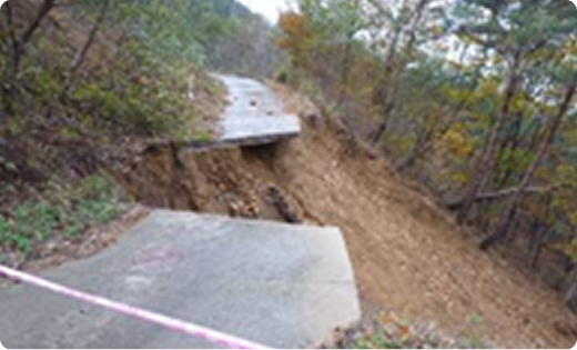산림 도로 유실 구간 점검 현장 사진